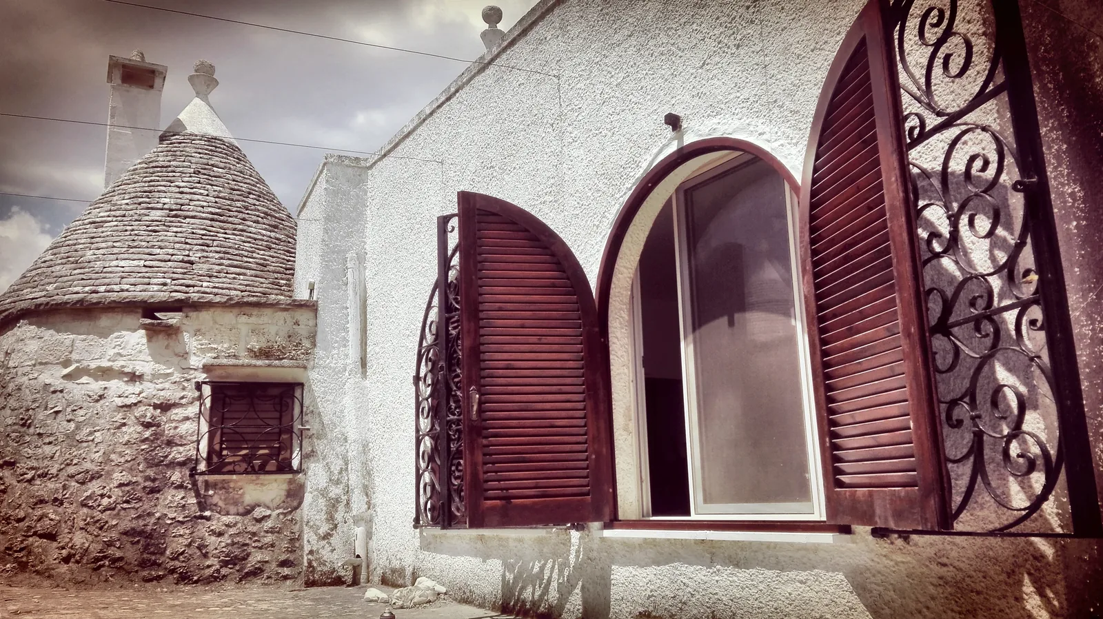 Infissi ad arco per trullo