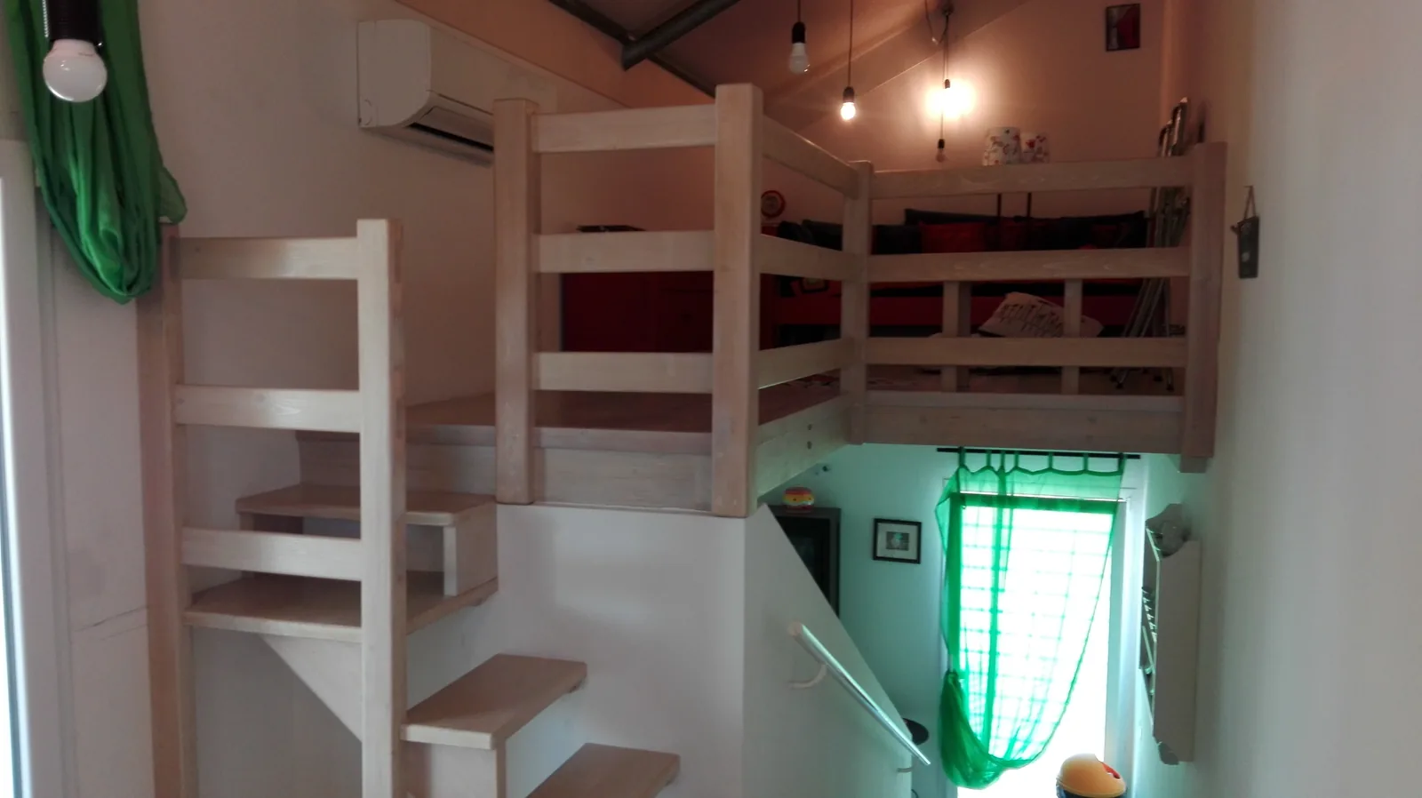 Soppalco letto con scala su misura