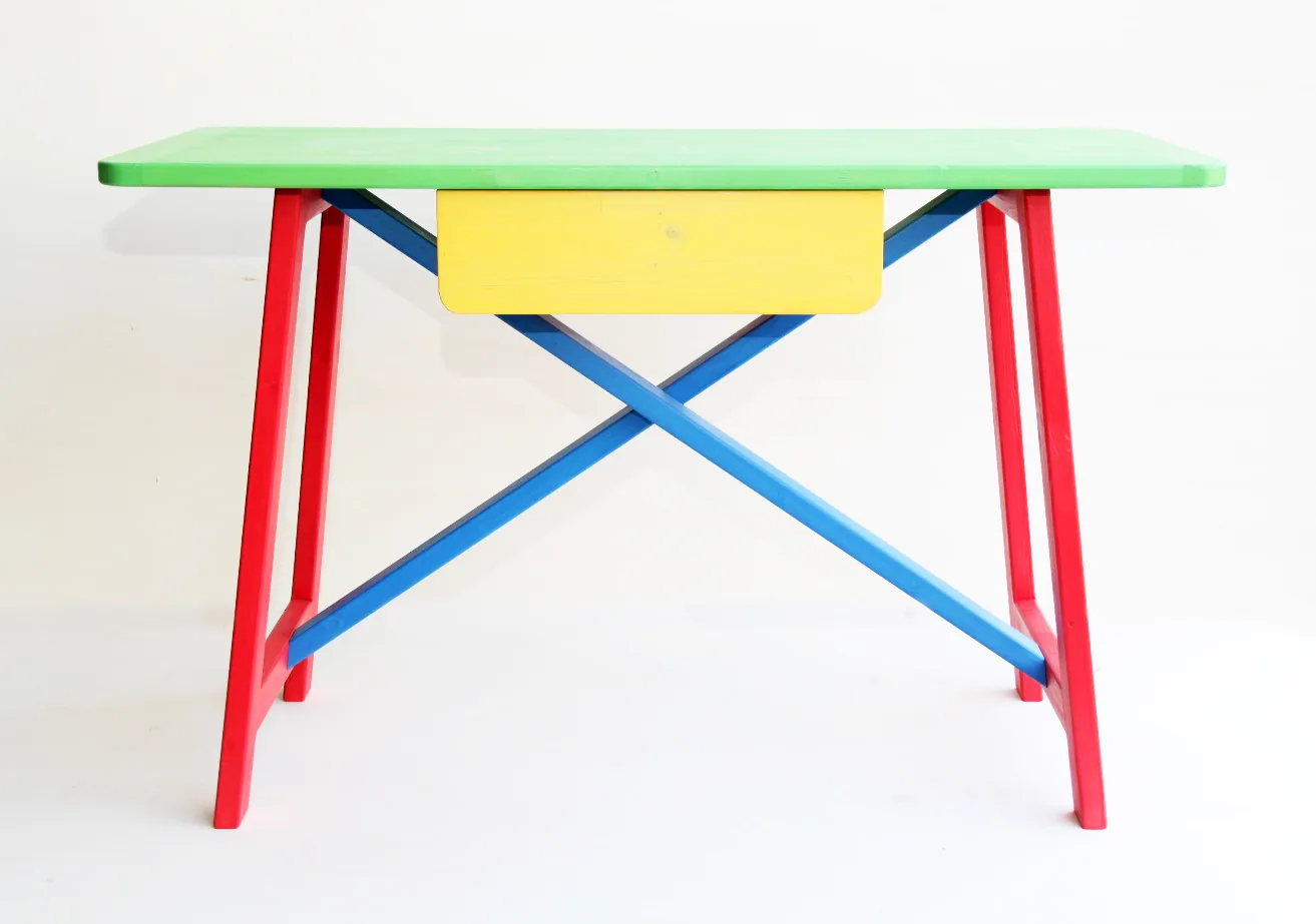 Scrivania colorata per bambini